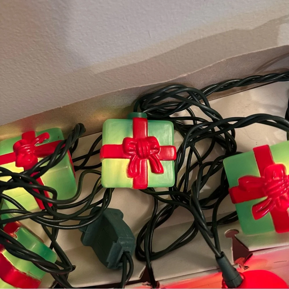 Vintage 80s Santa Claus and Gift Novelty Christmas Tree Lights Made in Taiwan